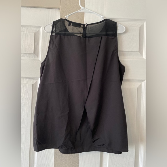 Apt 9 sleeveless top with a semi-open back - Picture 3 of 6